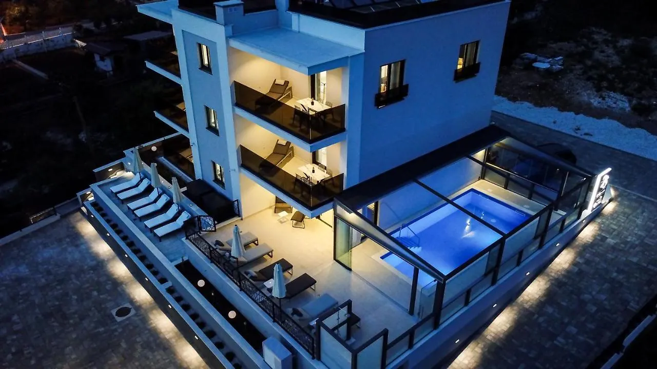 Villa 23 A Heated Pool Trogir