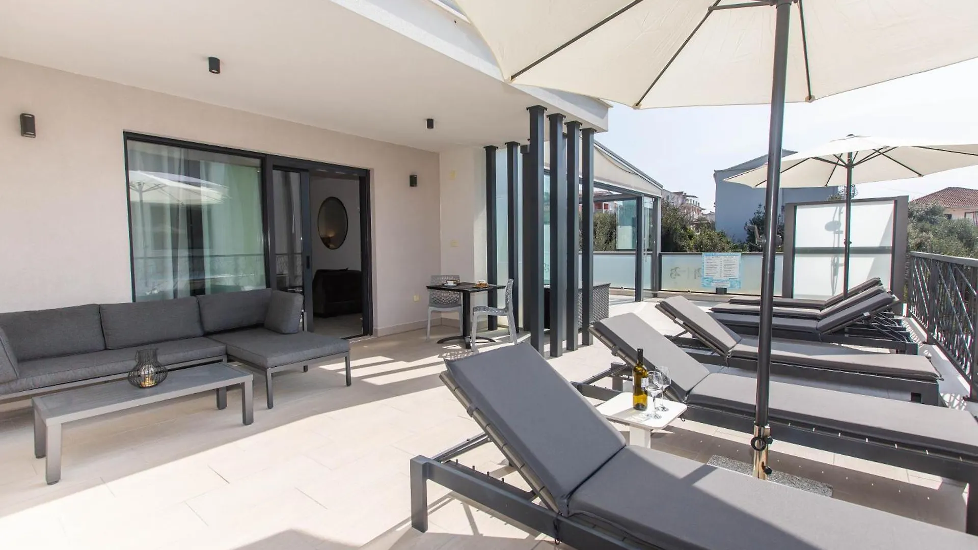 Villa 23 A Heated Pool Trogir Appartement