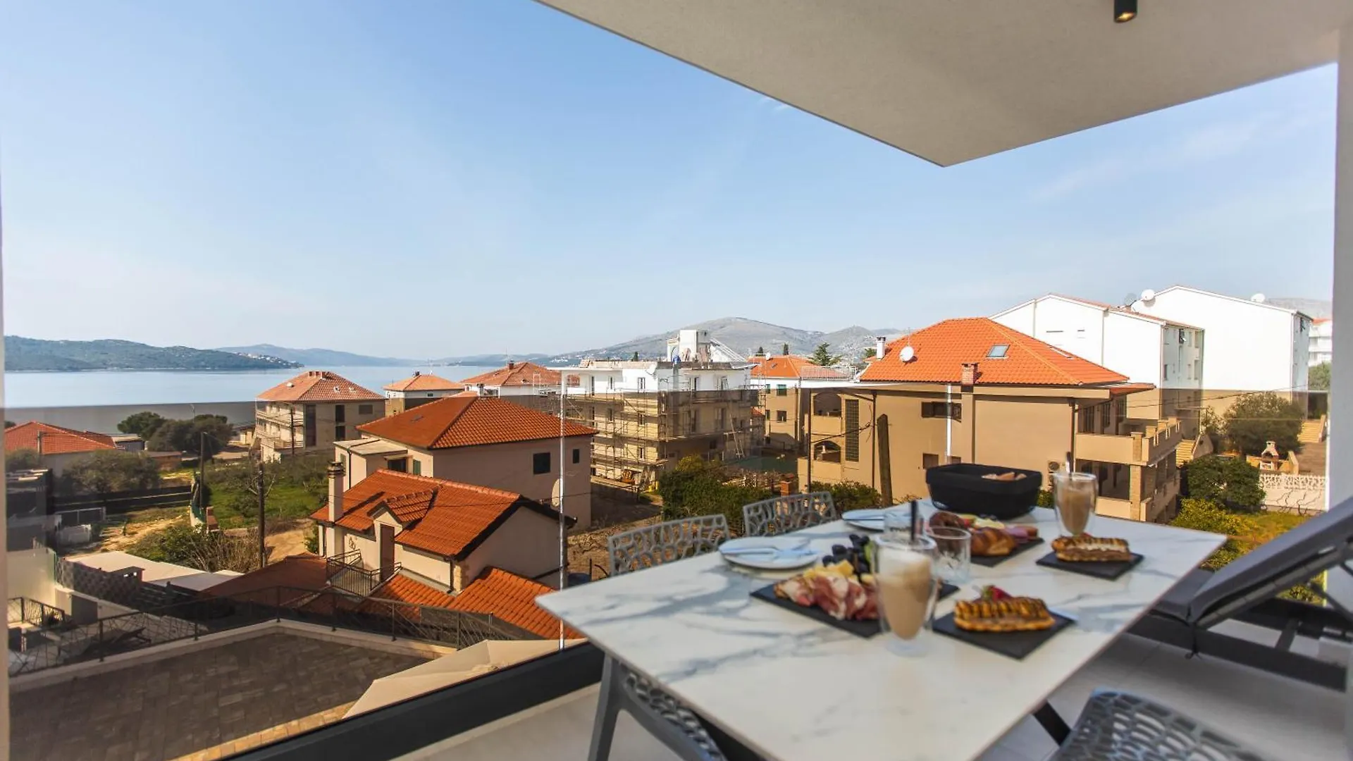 Villa 23 A Heated Pool Trogir Appartement