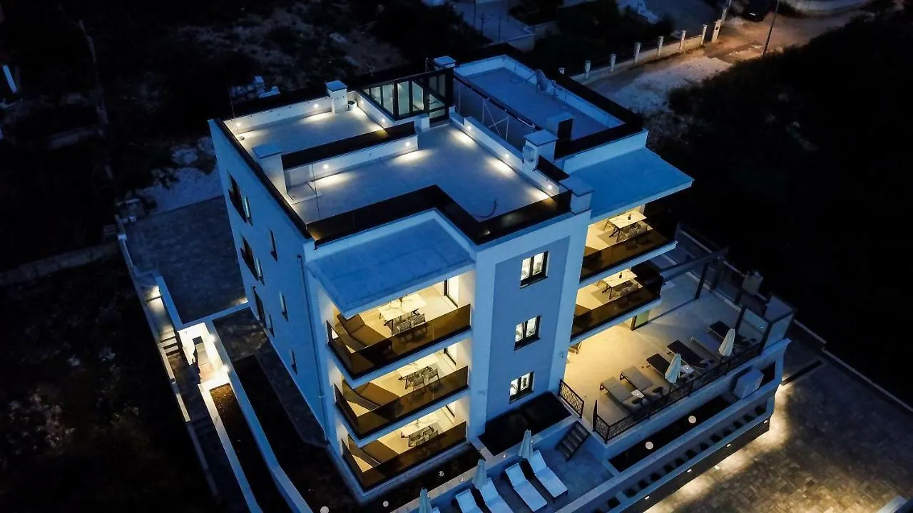 Villa 23 A Heated Pool Trogir Appartement